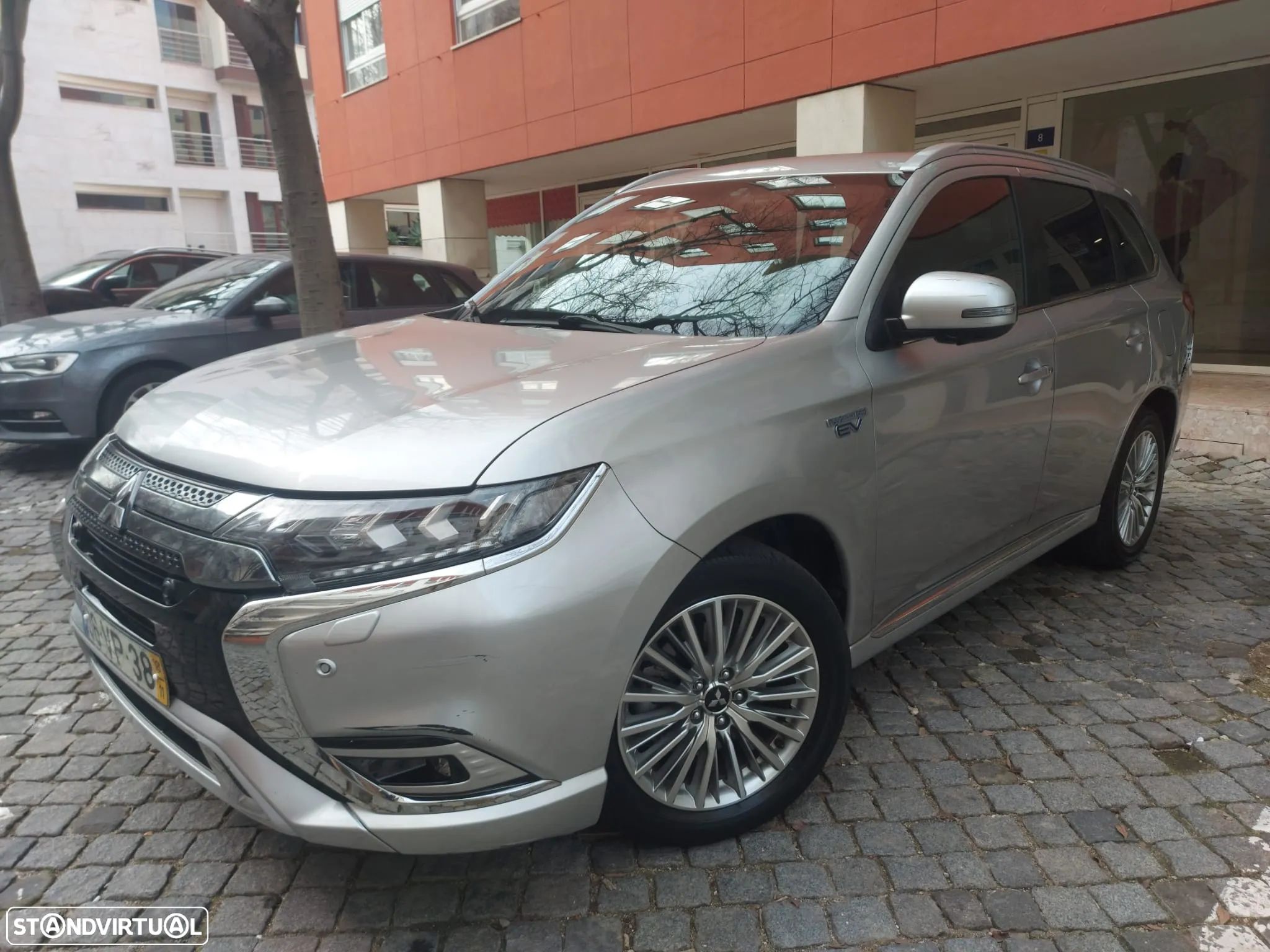 Mitsubishi Outlander - 1