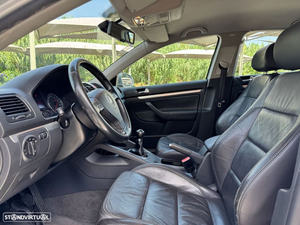 VW Jetta 2.0 TDI Sportline - 8