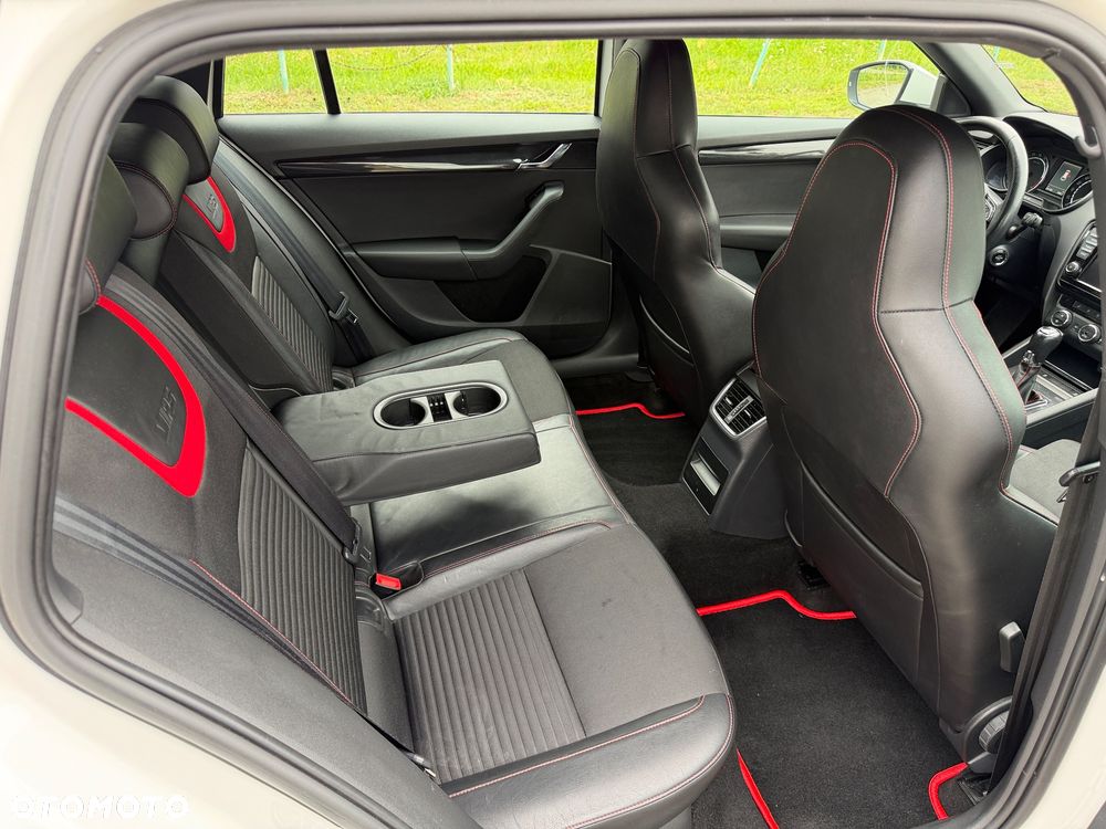 Skoda Octavia 2.0 TDI DSG RS - 24