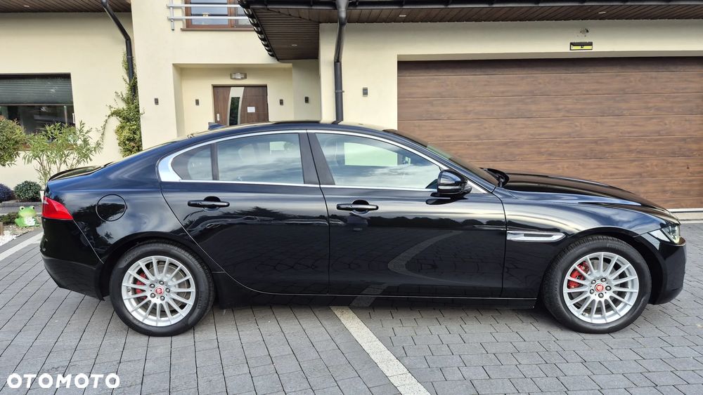 Jaguar XE 2.0 D Portfolio - 5