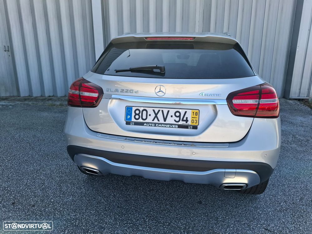 Mercedes-Benz GLA 220 d 4Matic 7G-DCT Urban - 7