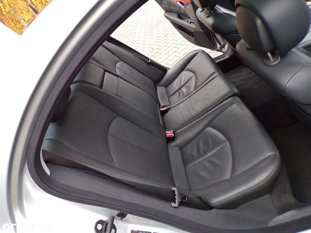 Mercedes-Benz Klasa E 500 T 4Matic Automatik Avantgarde - 33