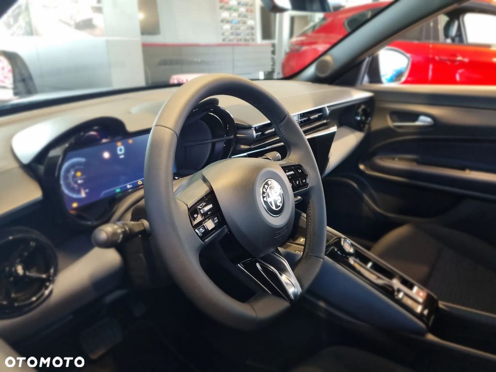 Alfa Romeo Junior 1.2 mHEV Ibrida eDCT - 10