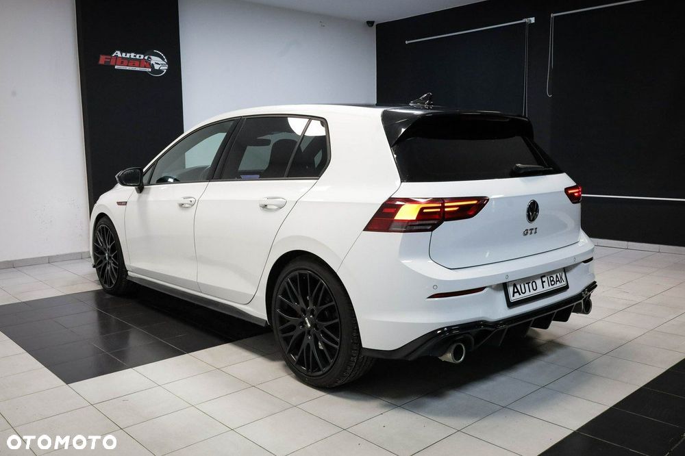 Volkswagen Golf - 8