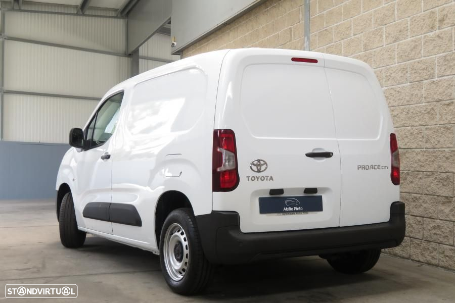 Toyota ProAce 1.5D L1 Comfort - IVA DEDUTÍVEL - 4