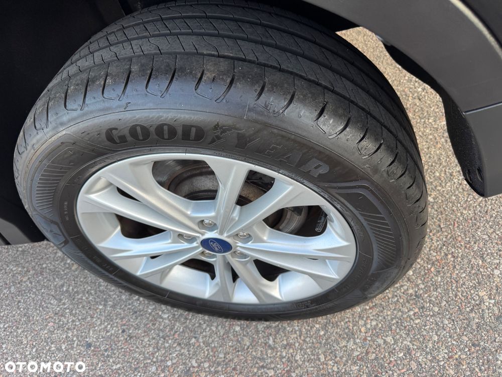 Ford Kuga 2.0 TDCi 2x4 Titanium - 16