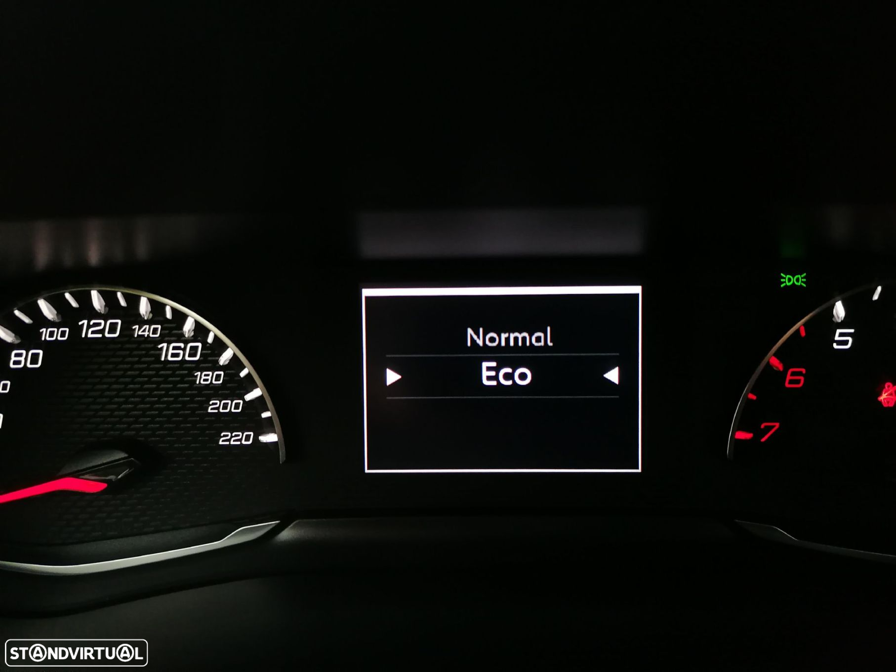 Peugeot 2008 1.2 PureTech Allure Pack - 9