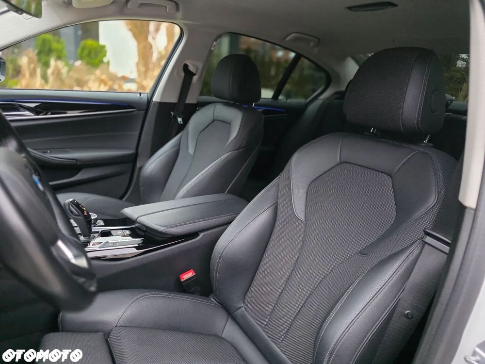 BMW Seria 5 530e iPerformance xDrive Sport Line sport - 22