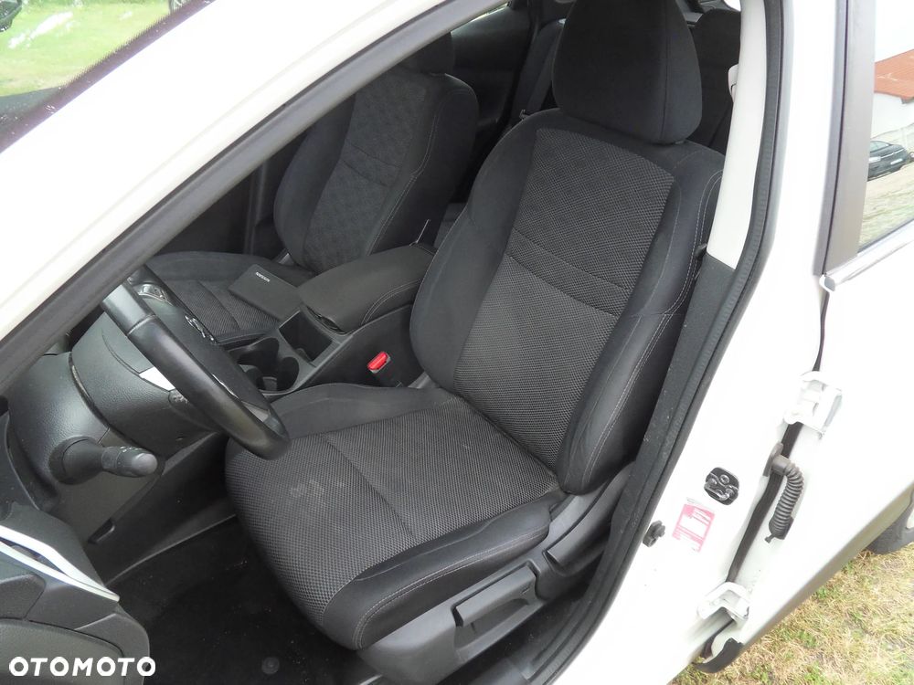 Nissan Qashqai 1.5 dCi DPF visia - 16