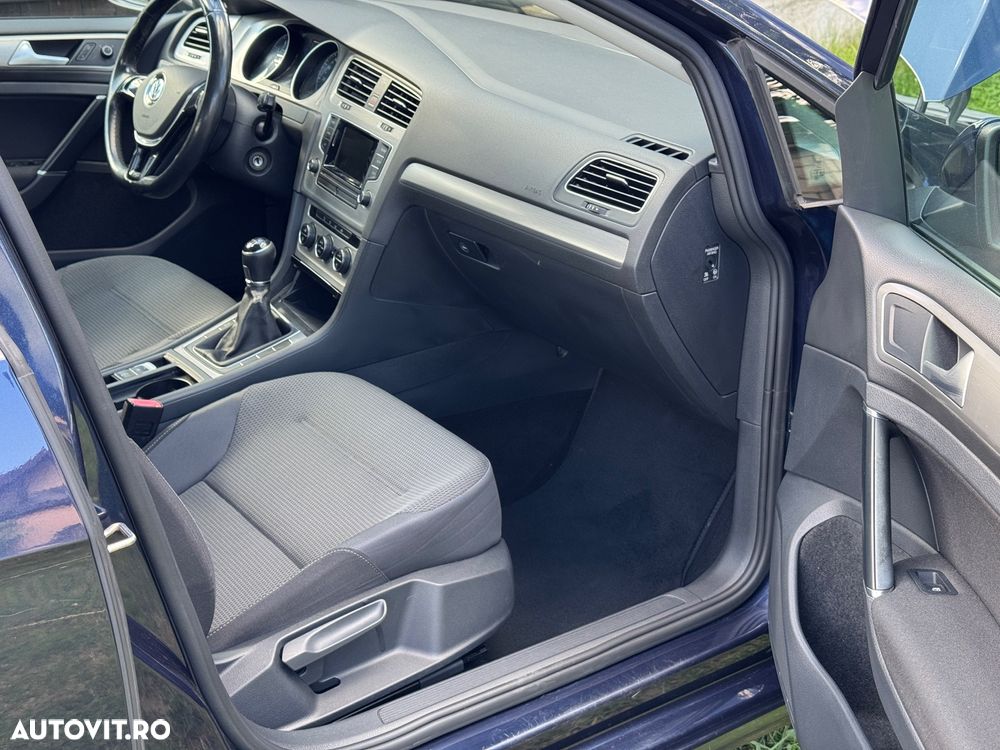Volkswagen Golf - 36