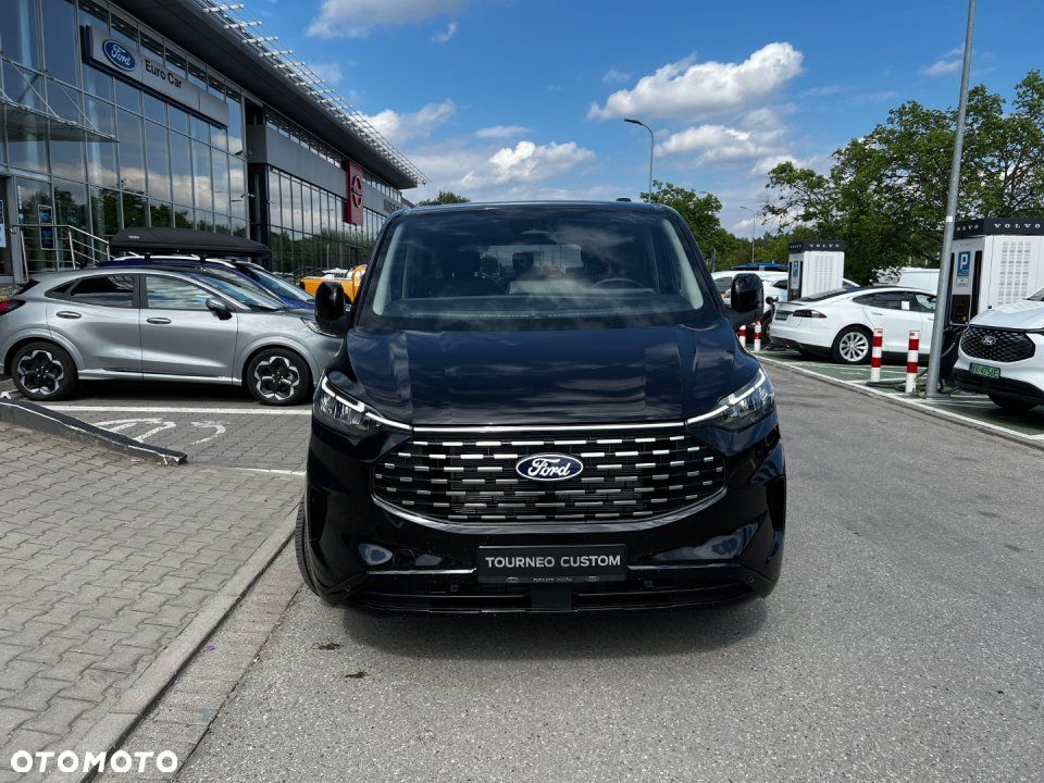 Ford Tourneo Custom - 2