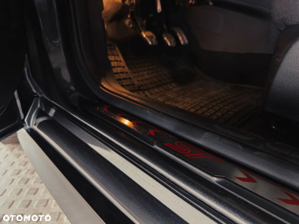 Ford Focus 2.0 EcoBoost ST - 22