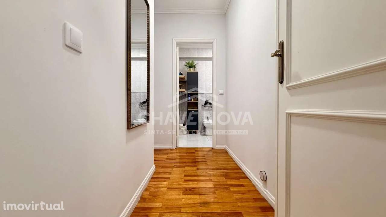 Apartamento T2 c/ Garagem Box em Canelas - Grande imagem: 2/19