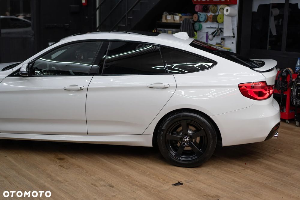 BMW Seria 3 320i GPF xDrive M Sport Shadow sport - 13