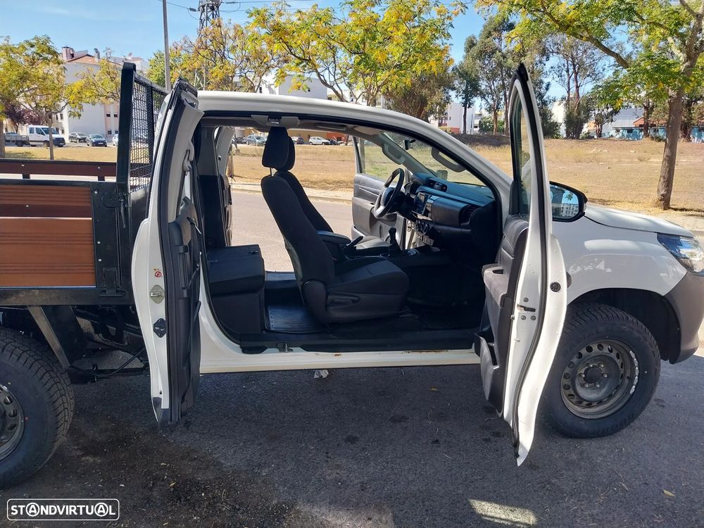Toyota Hilux 2.4 D-4D 4WD CD CM - 18