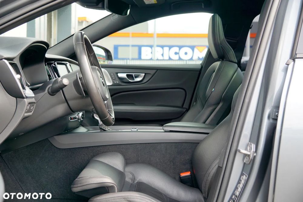 Volvo V60 T6 AWD R-Design - 17