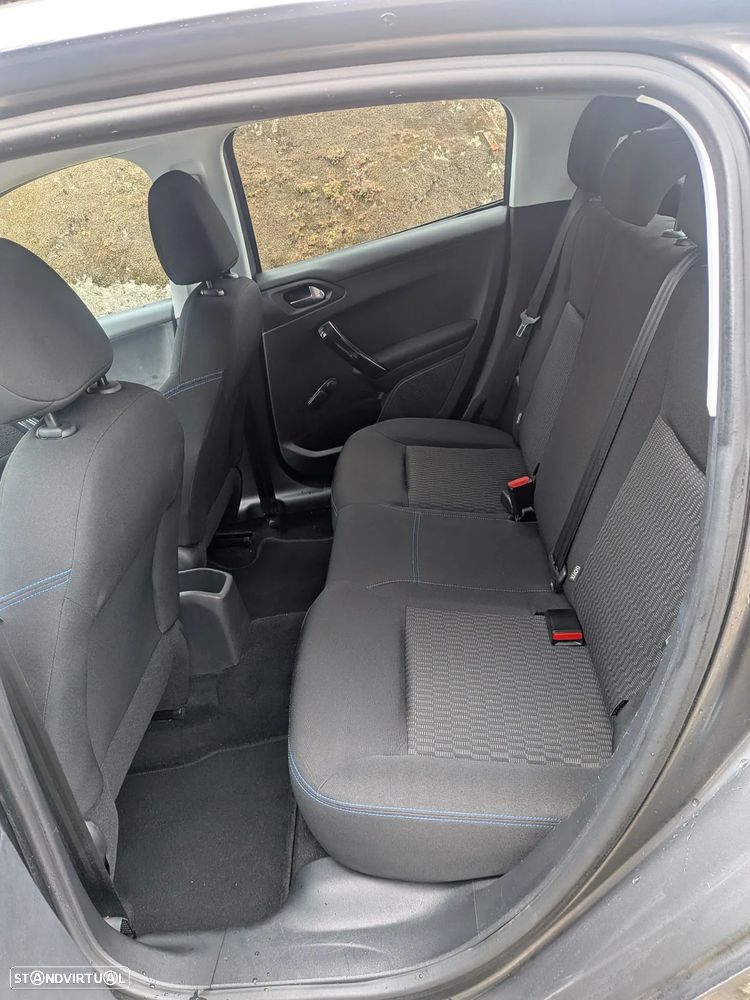 Peugeot 208 - 3