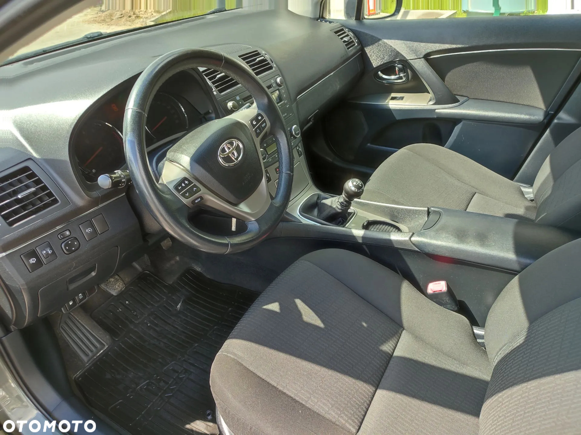 Toyota Avensis Combi 1.8 Comfort - 9