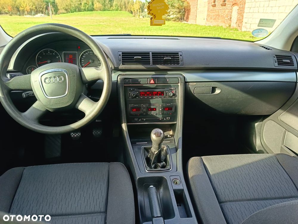 Audi A4 Limousine - 5