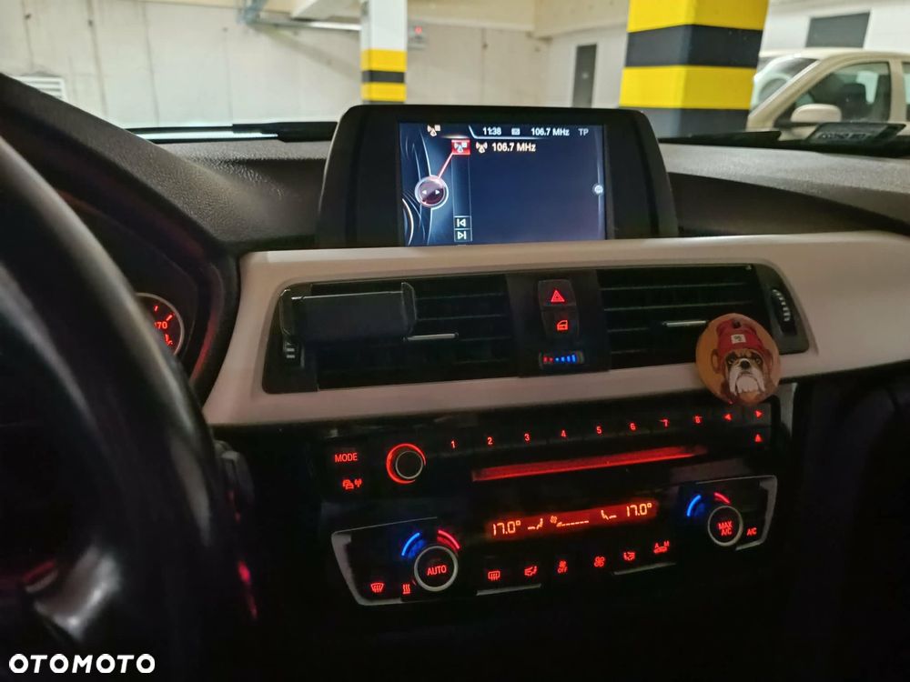 BMW Seria 3 318i - 12