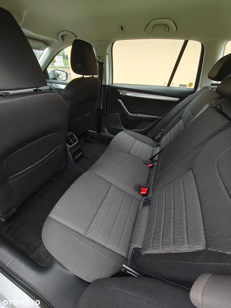 Skoda Octavia 2.0 TDI Elegance DSG - 9