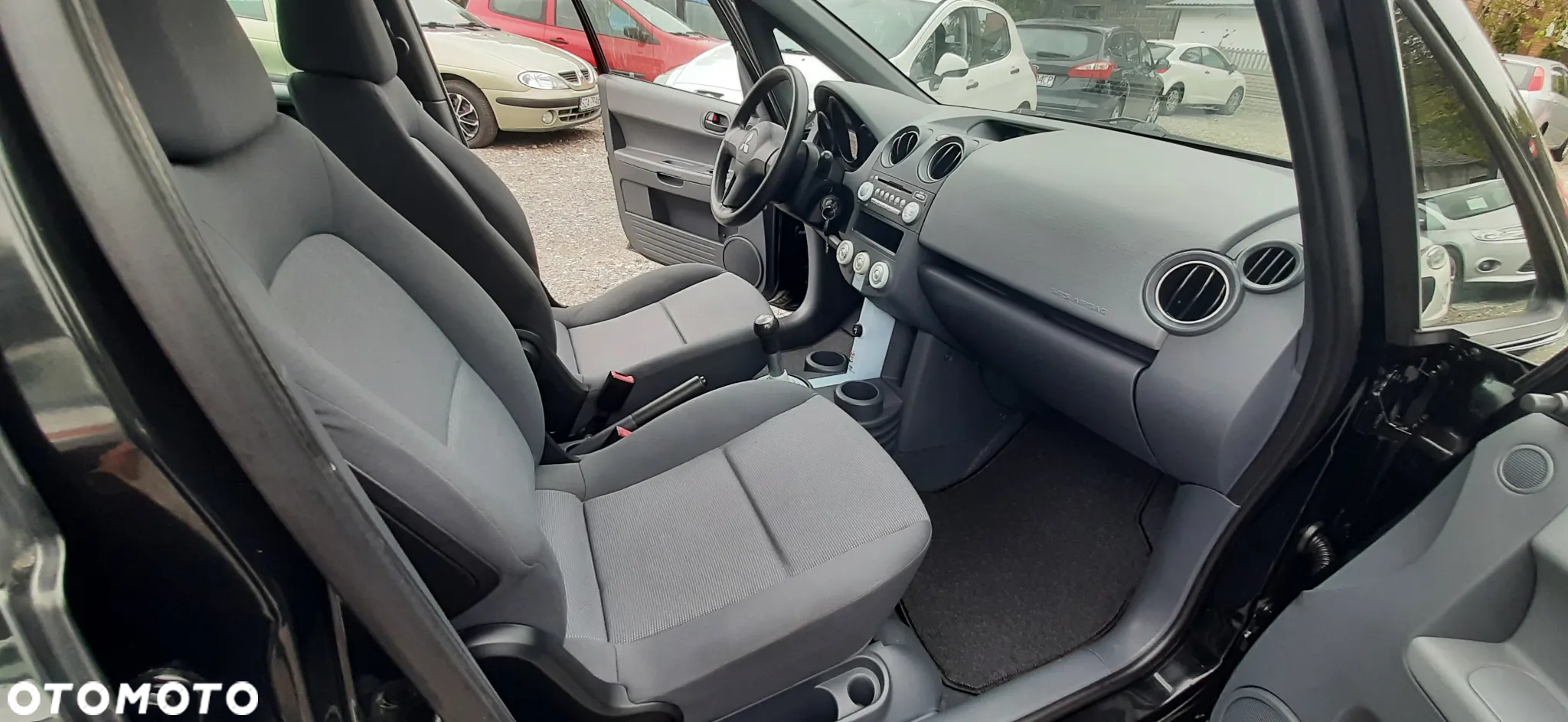 Mitsubishi Colt - 38