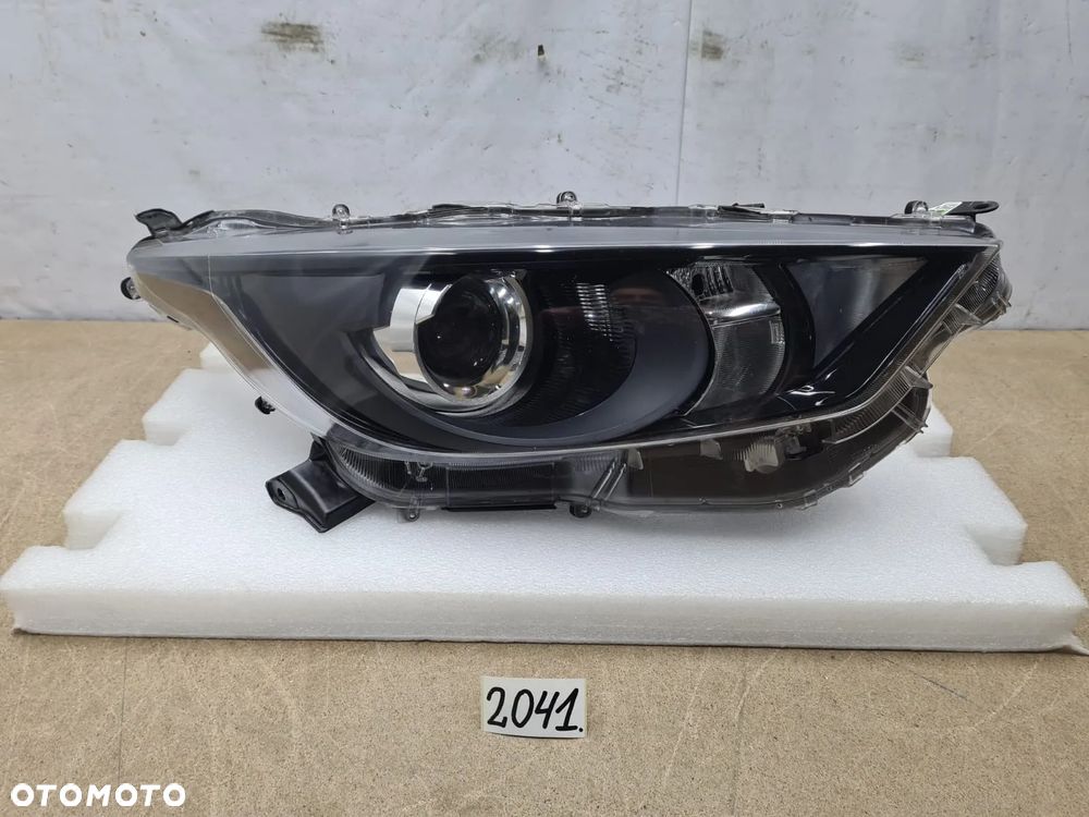 Toyota Yaris 4 IV od20r lampa prawy prawa przednia przód soczewka - 1