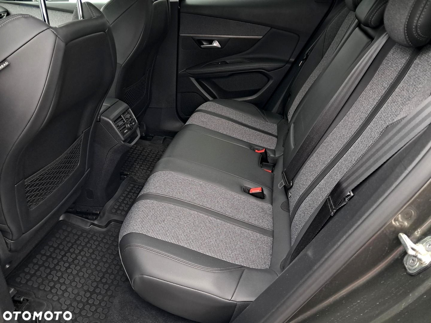 Peugeot 3008 1.6 PureTech GPF Allure S&S EAT8 - 14