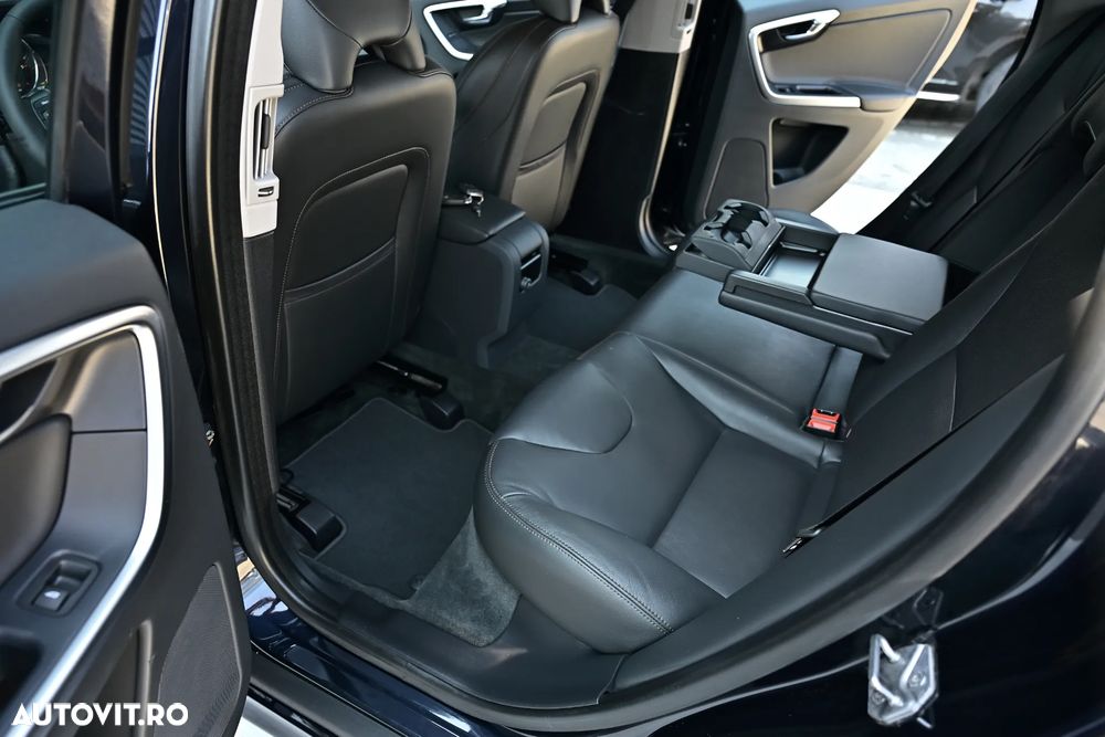 Volvo XC 60 D4 Geartronic Summum - 25