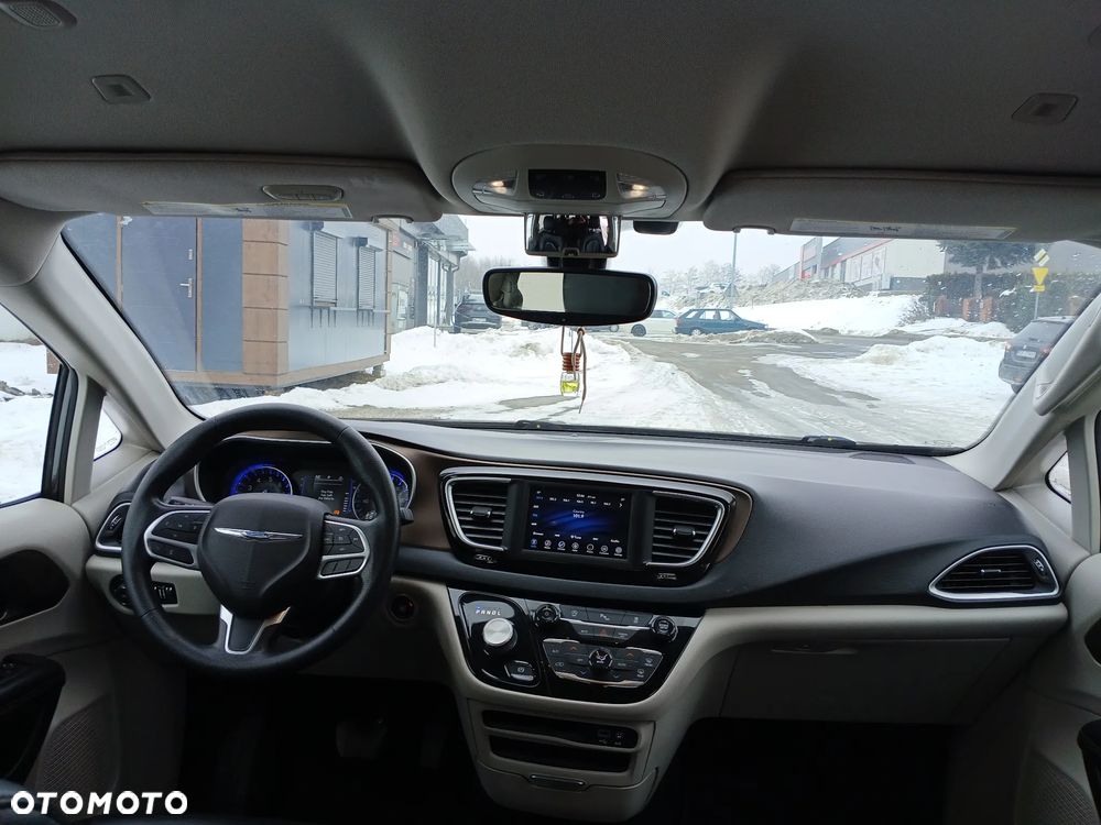 Chrysler Pacifica - 23