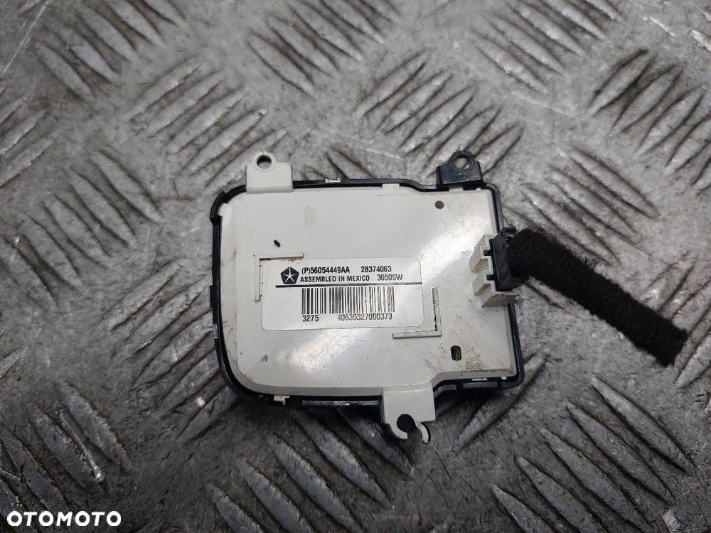 PRZEŁĄCZNIK KIEROWNICY RADIA RAM 1500 I LIFT 2013- 56054449AA - 2