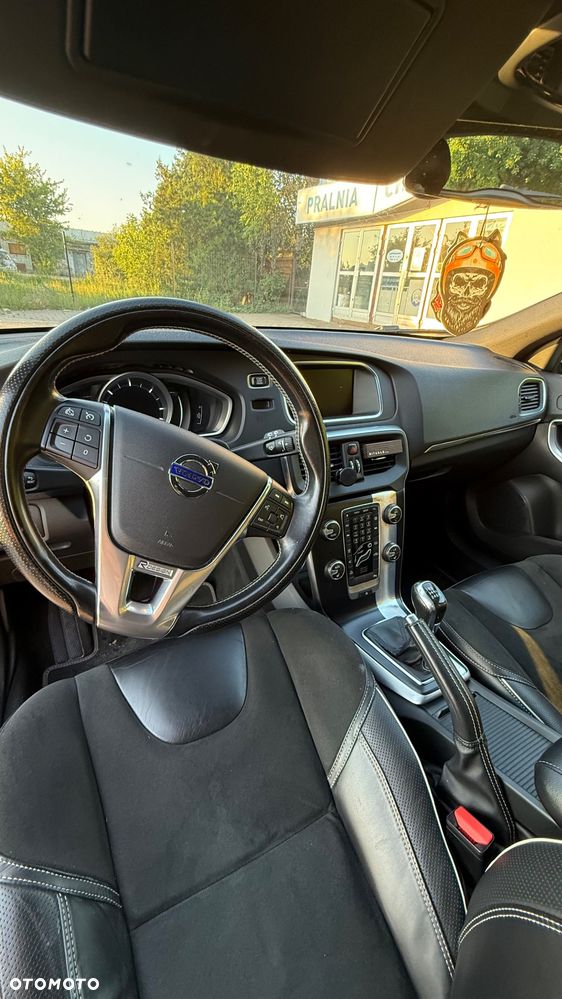 Volvo V40 D2 Drive-E R-Design Momentum - 3