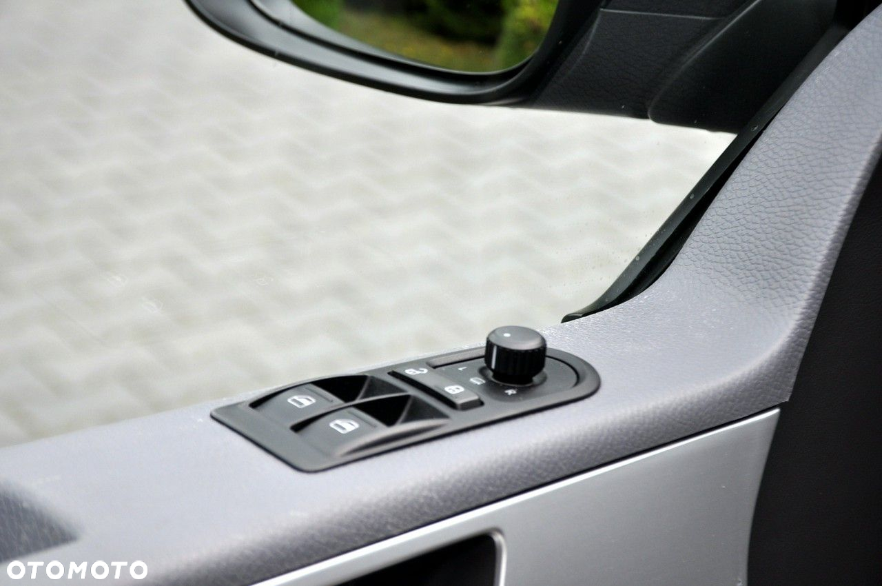 Volkswagen Multivan - 36