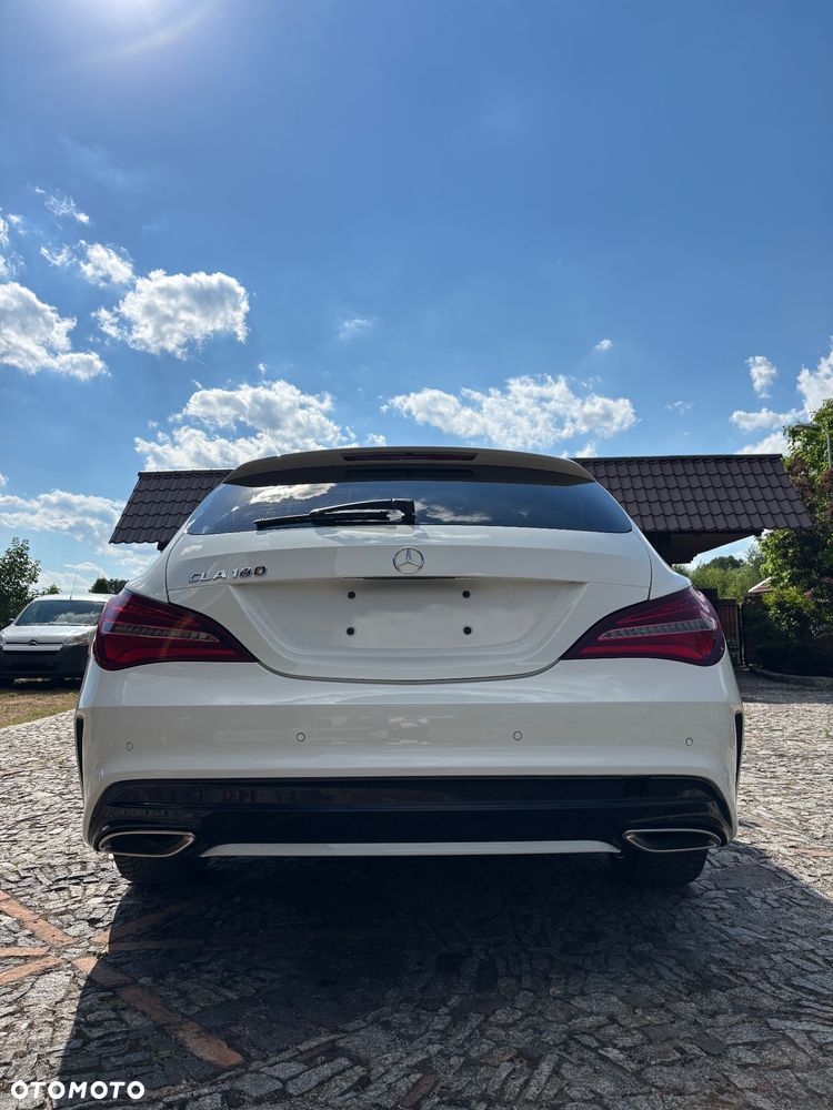 Mercedes-Benz CLA 180 7G-DCT - 3