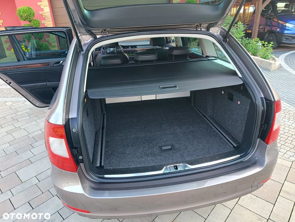 Skoda Superb 2.0 TDI DSG Exclusive - 33