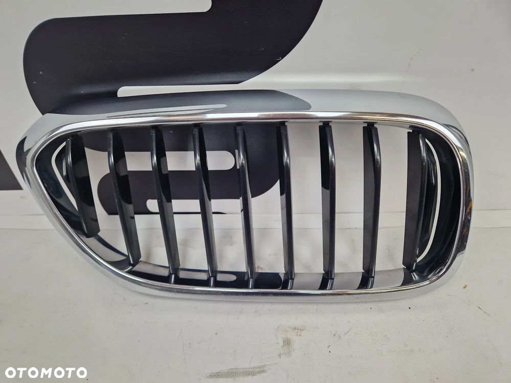 Grill atrapa nerka prawa BMW G30 G31