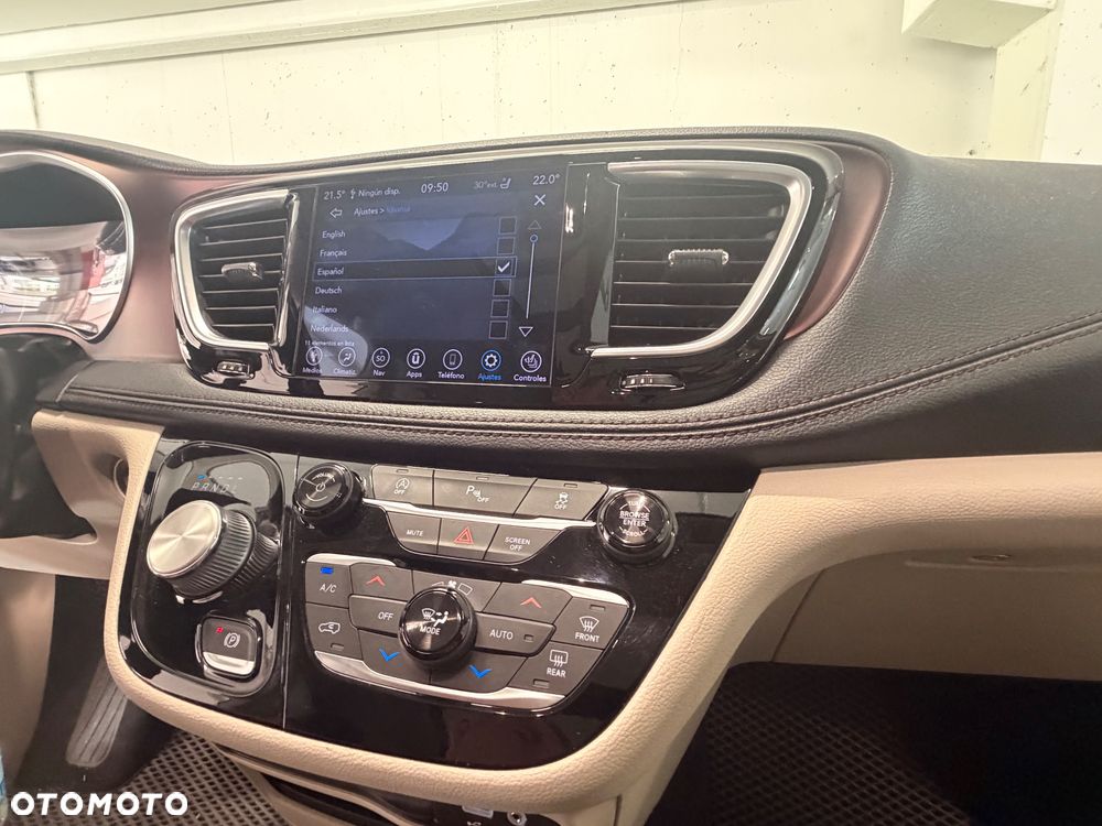 Chrysler Pacifica - 14