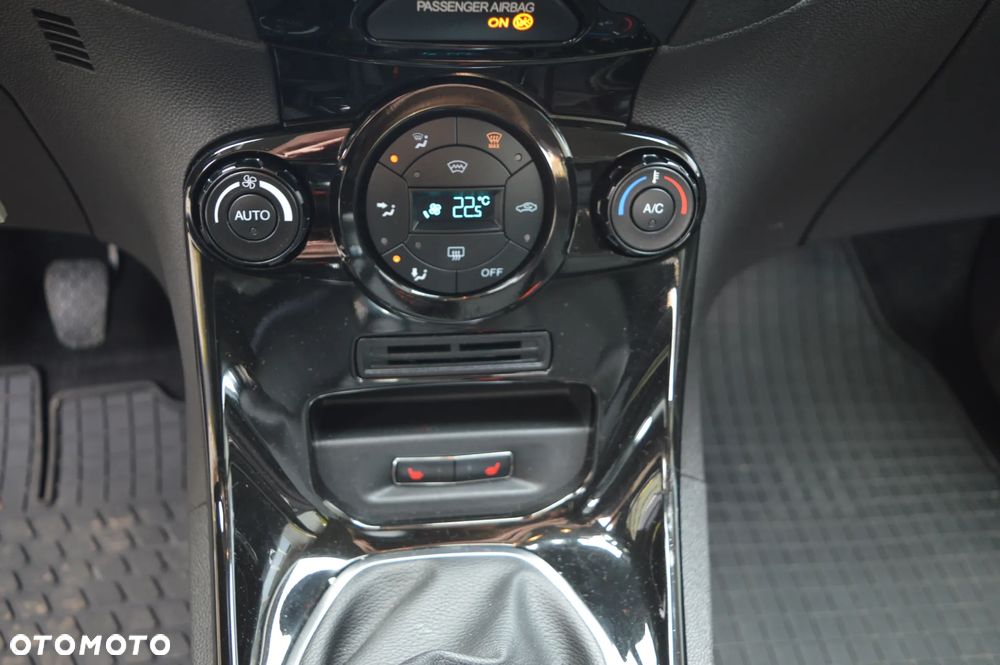 Ford Fiesta 1.0 EcoBoost Titanium - 24