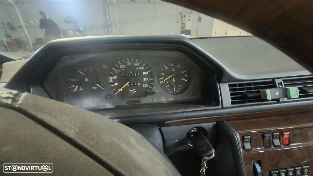 Mercedes-Benz W124 (1984-1997) 250 D Turbo - 12