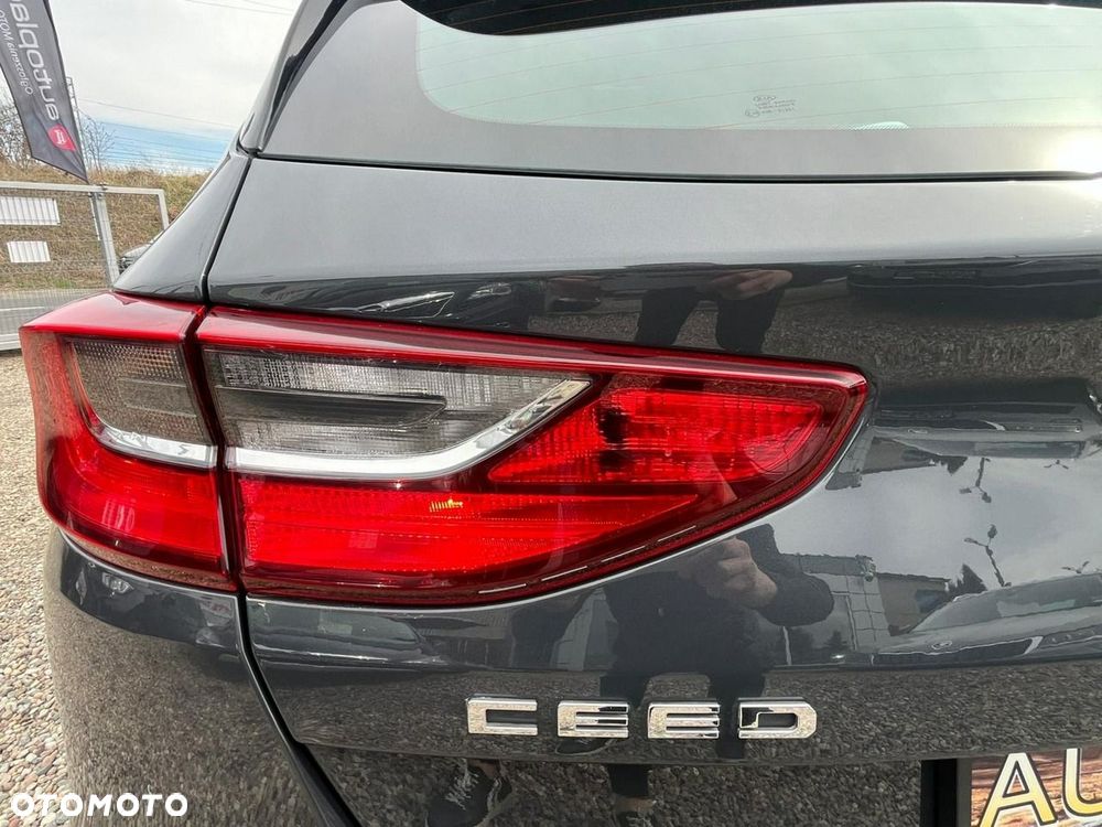Kia Ceed - 32