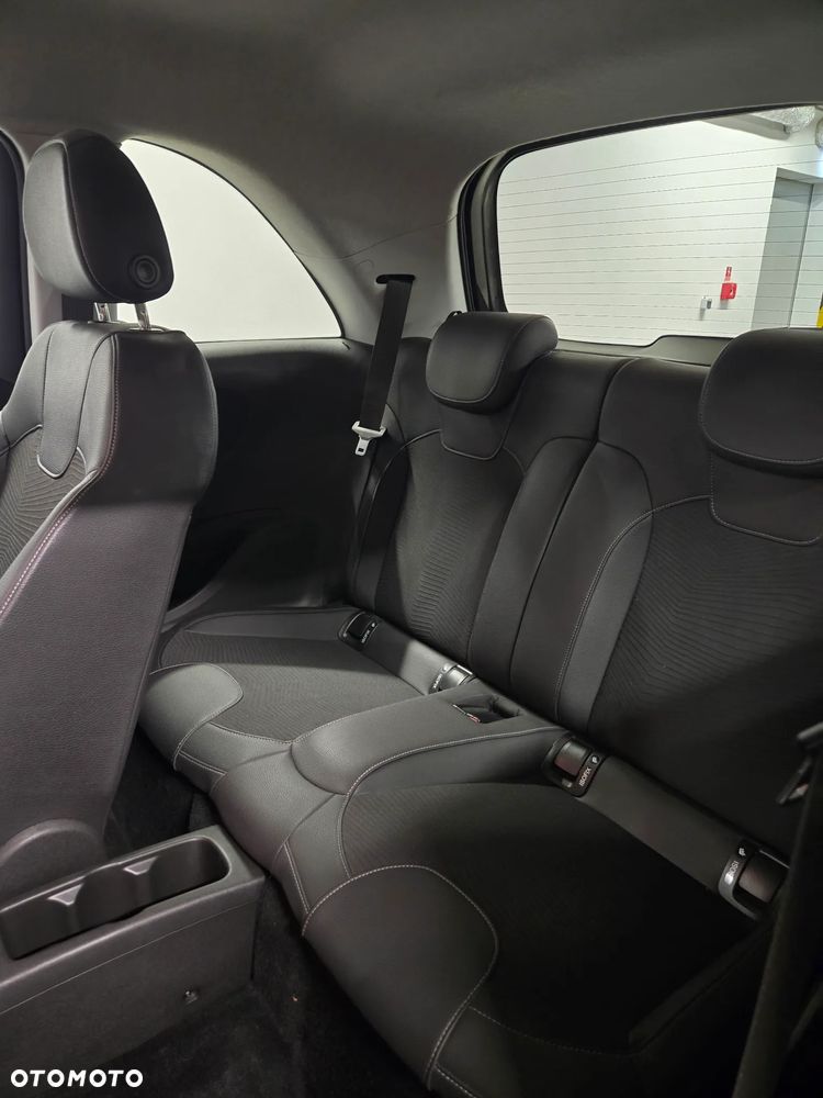 Opel Adam 1.2 - 8