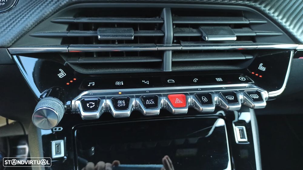 Peugeot e-2008 GT Pack - 14