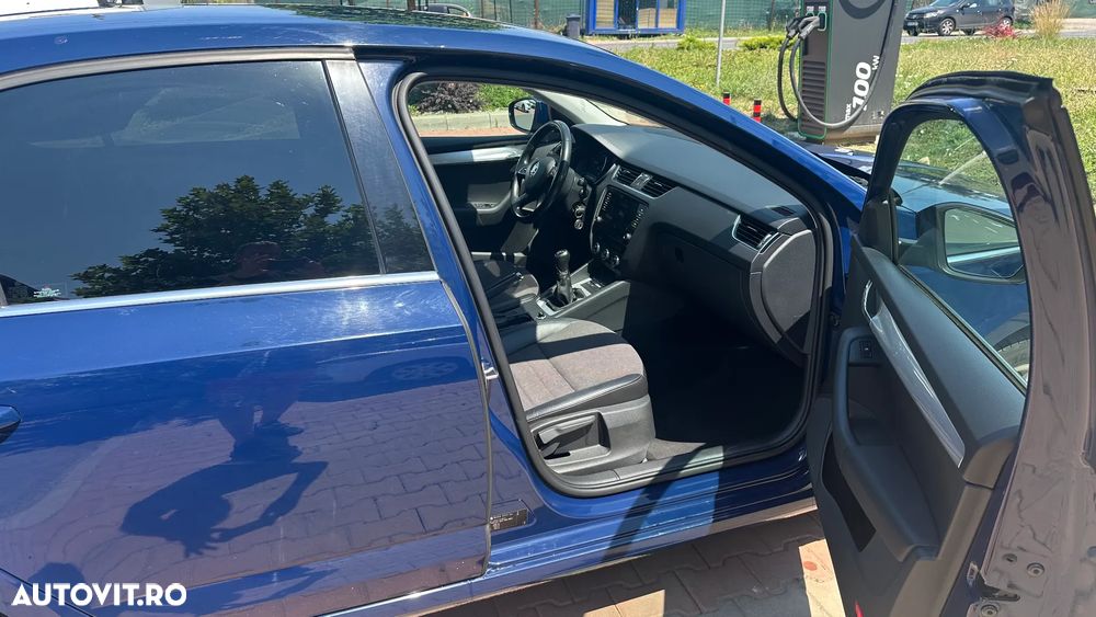 Skoda Octavia 1.6 TDI ELEGANCE - 9