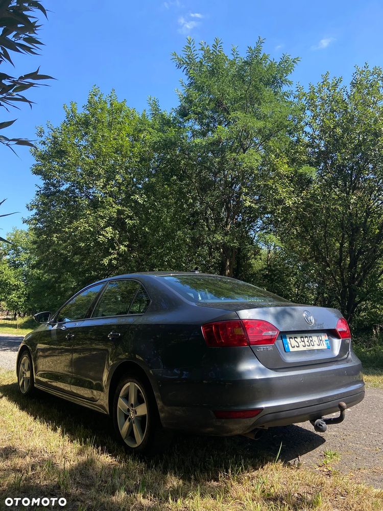 Volkswagen Jetta - 11