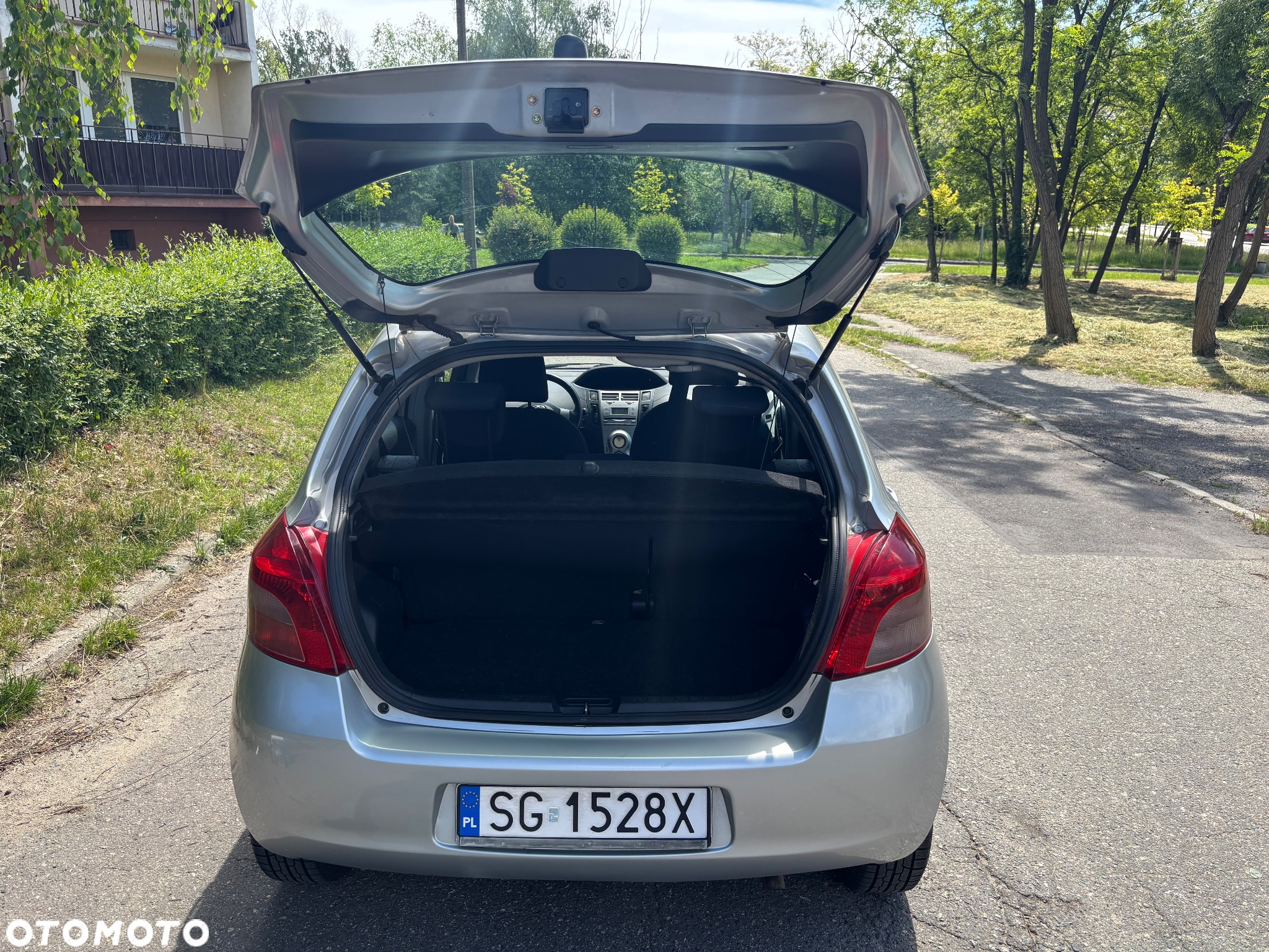 Toyota Yaris 1.3 - 18