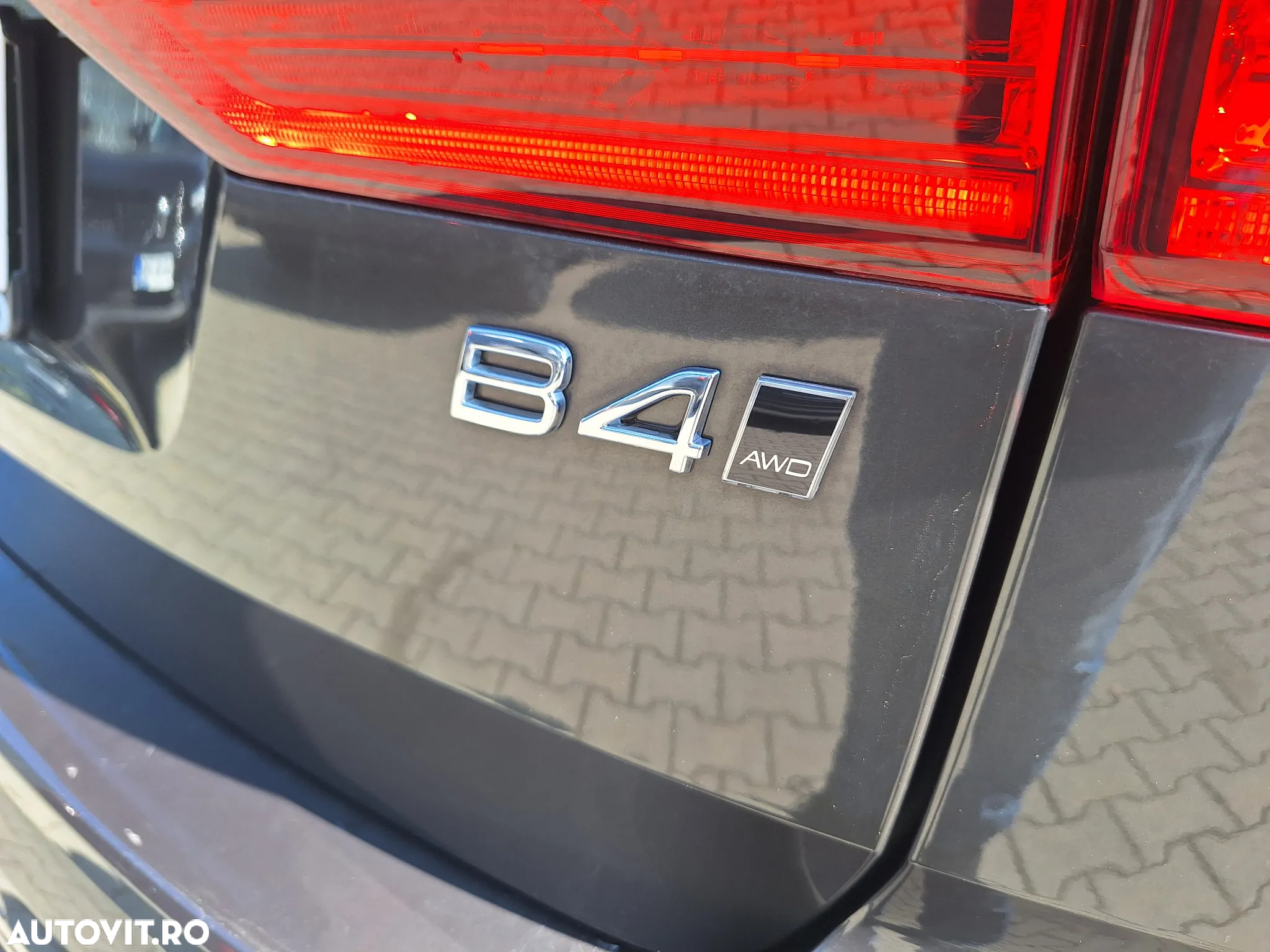 Volvo XC 60 B4 MHEV AWD Momentum Pro - 36