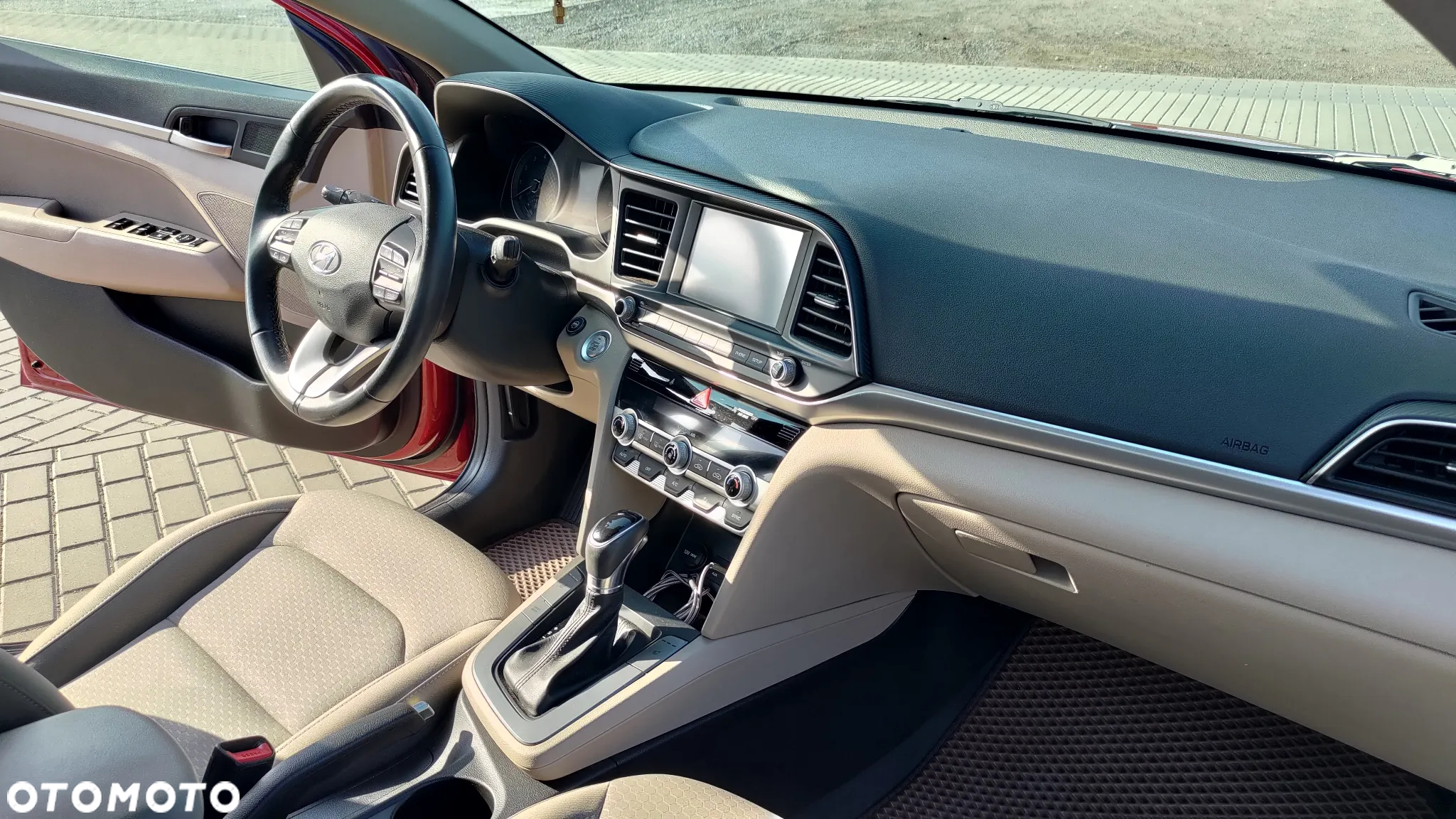Hyundai Elantra - 12