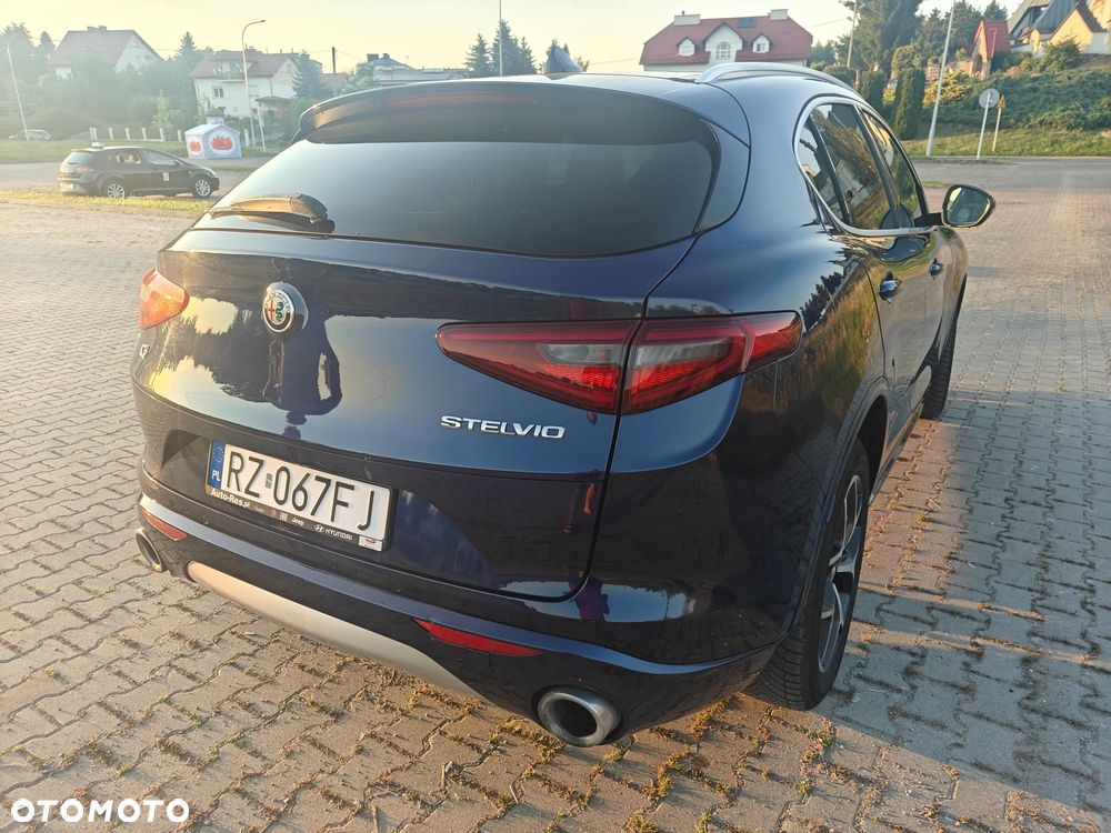 Alfa Romeo Stelvio 2.0 Turbo 16V AT8-Q4 Ti - 8