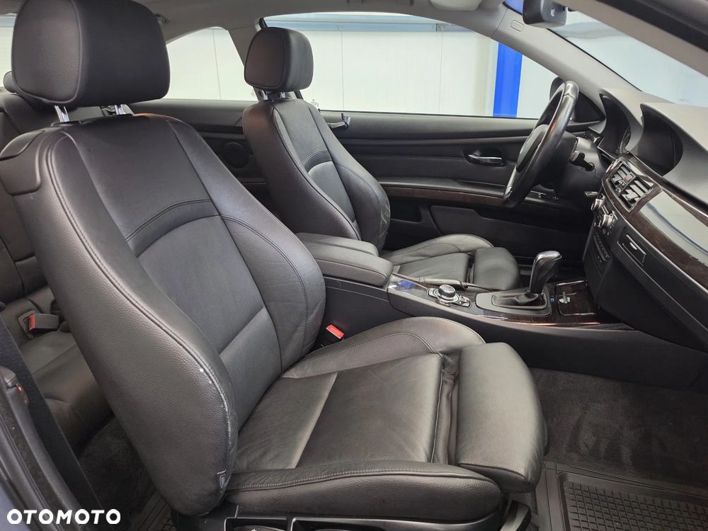 BMW Seria 3 320d Edition Exclusive - 26