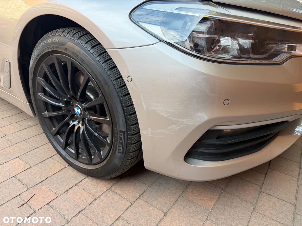 BMW Seria 5 518d - 32